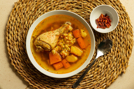 Foto apetitosa de fricasé paceño em destaque, ilustrando a receita apresentada no blog Granuz