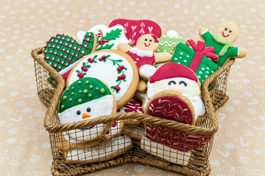Foto apetitosa de biscoito de natal decorado em destaque, ilustrando a receita apresentada no blog Granuz