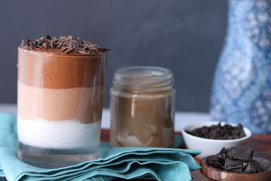 Foto apetitosa de pavê de chocolate em destaque, ilustrando a receita apresentada no blog Granuz