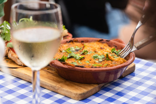 Foto apetitosa de bacalhau à brás em destaque, ilustrando a receita apresentada no blog Granuz