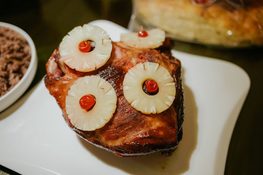 Foto apetitosa de tender de natal em destaque, ilustrando a receita apresentada no blog Granuz