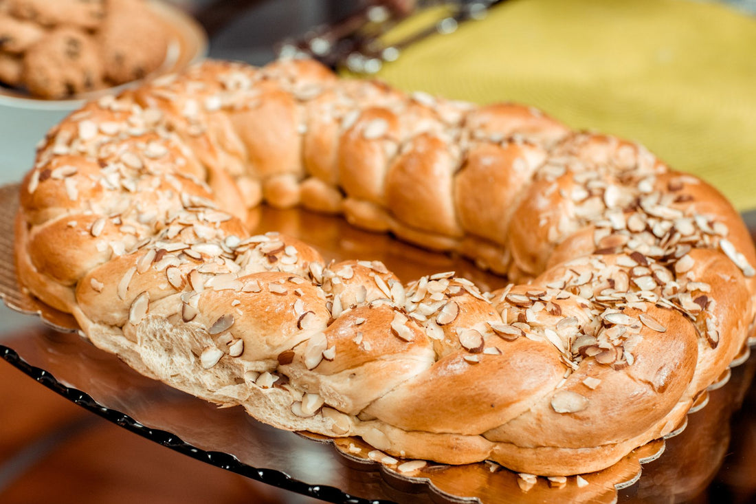 Foto apetitosa de rosca doce de padaria em destaque, ilustrando a receita apresentada no blog Granuz