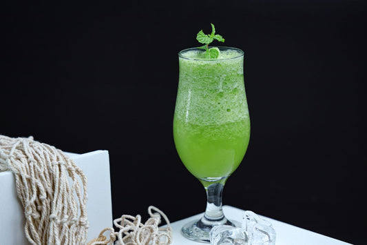 Foto apetitosa de suco verde da feira em destaque, ilustrando a receita apresentada no blog Granuz