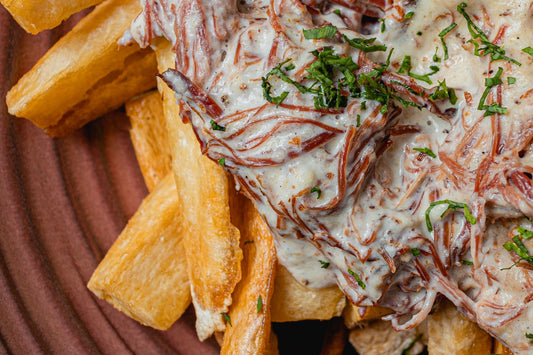 Foto apetitosa de paçoca de carne seca em destaque, ilustrando a receita apresentada no blog Granuz