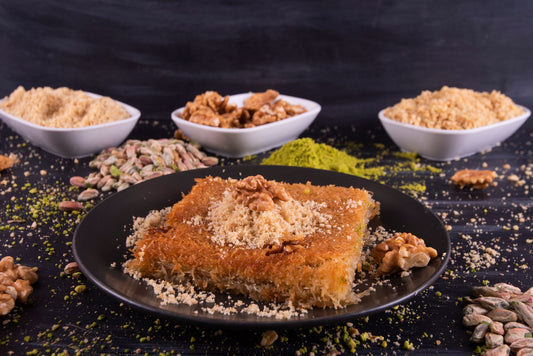 Foto apetitosa de knafeh em destaque, ilustrando a receita apresentada no blog Granuz