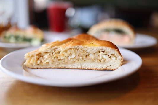 Foto apetitosa de torta de frango de liquidificador em destaque, ilustrando a receita apresentada no blog Granuz