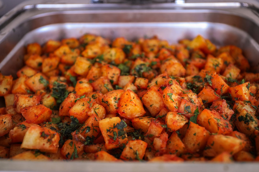 Foto apetitosa de batata harra em destaque, ilustrando a receita apresentada no blog Granuz