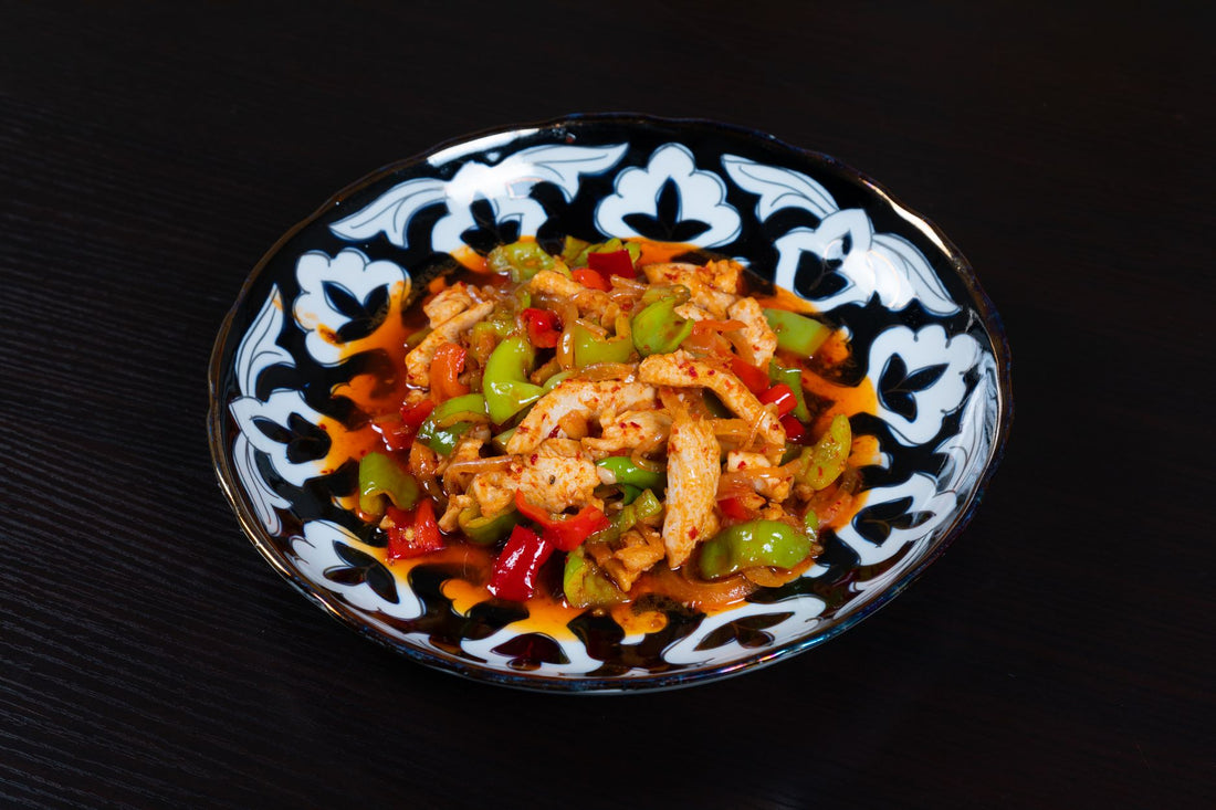 Foto apetitosa de picante de pollo em destaque, ilustrando a receita apresentada no blog Granuz