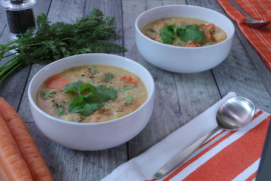 Foto apetitosa de sopa de quinua em destaque, ilustrando a receita apresentada no blog Granuz