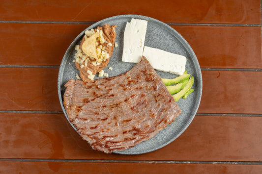 Foto apetitosa de arrumadinho de carne seca em destaque, ilustrando a receita apresentada no blog Granuz