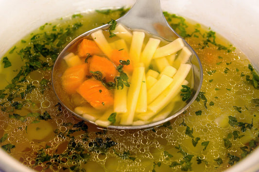 Foto apetitosa de ají de fideo em destaque, ilustrando a receita apresentada no blog Granuz