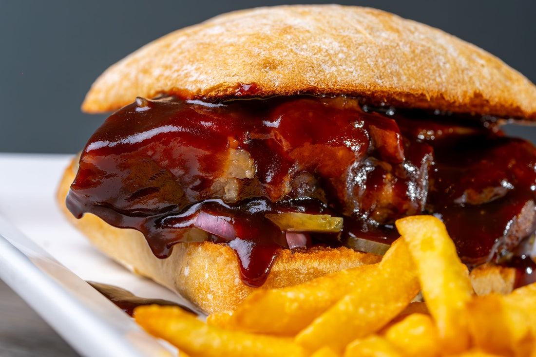 Foto apetitosa de sándwich de chola em destaque, ilustrando a receita apresentada no blog Granuz