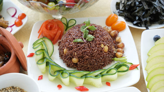 Foto apetitosa de arroz à grega em destaque, ilustrando a receita apresentada no blog Granuz