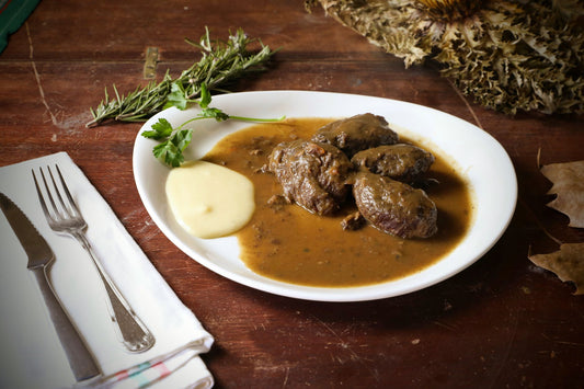 Foto apetitosa de filé ao molho madeira em destaque, ilustrando a receita apresentada no blog Granuz