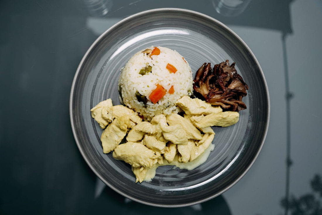 Foto apetitosa de estrogonofe de cogumelos em destaque, ilustrando a receita apresentada no blog Granuz