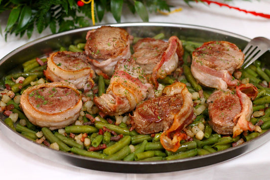 Foto apetitosa de medalhão com bacon em destaque, ilustrando a receita apresentada no blog Granuz