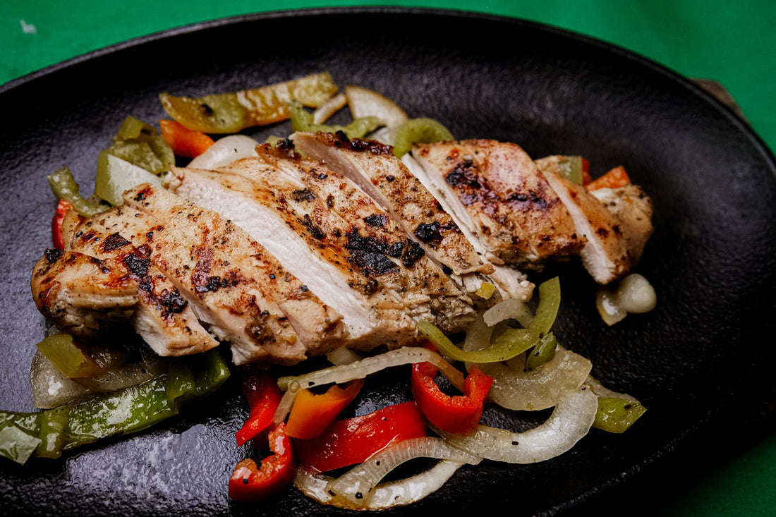 Foto apetitosa de escabeche de pollo em destaque, ilustrando a receita apresentada no blog Granuz