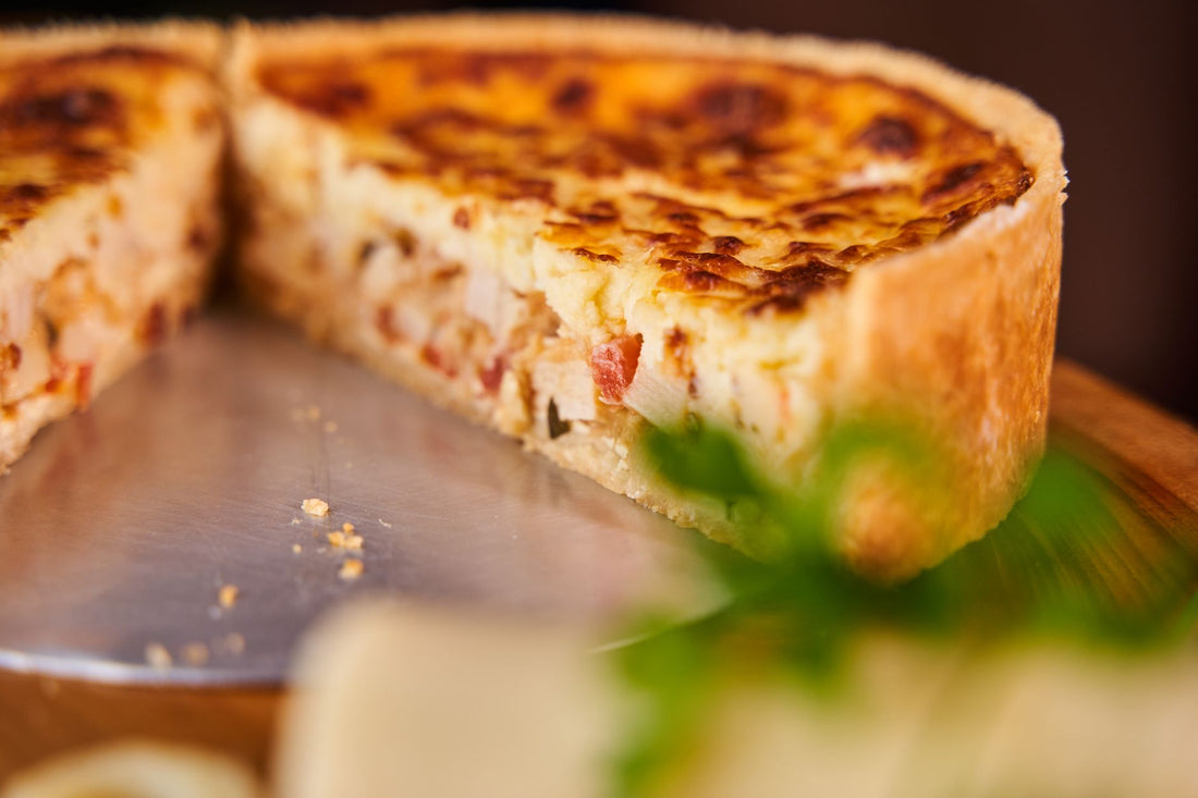 Foto apetitosa de quiche de alho-poró em destaque, ilustrando a receita apresentada no blog Granuz