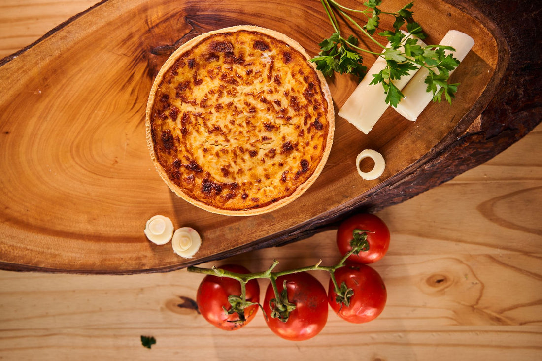 Foto apetitosa de quiche lorraine em destaque, ilustrando a receita apresentada no blog Granuz