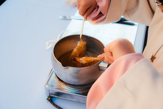 Cena de cozinha ilustrando pontos de calda, imagem de destaque do artigo do blog Granuz