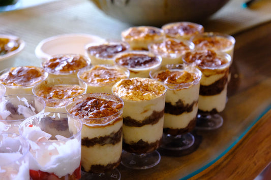Foto apetitosa de pavê de chocolate em destaque, ilustrando a receita apresentada no blog Granuz