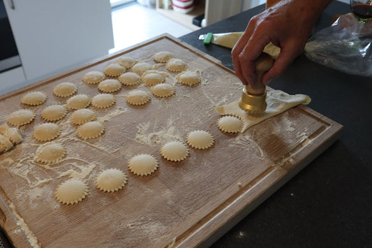 Foto apetitosa de ravioli em destaque, ilustrando a receita apresentada no blog Granuz