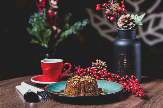 Foto apetitosa de bolo de caneca em destaque, ilustrando a receita apresentada no blog Granuz
