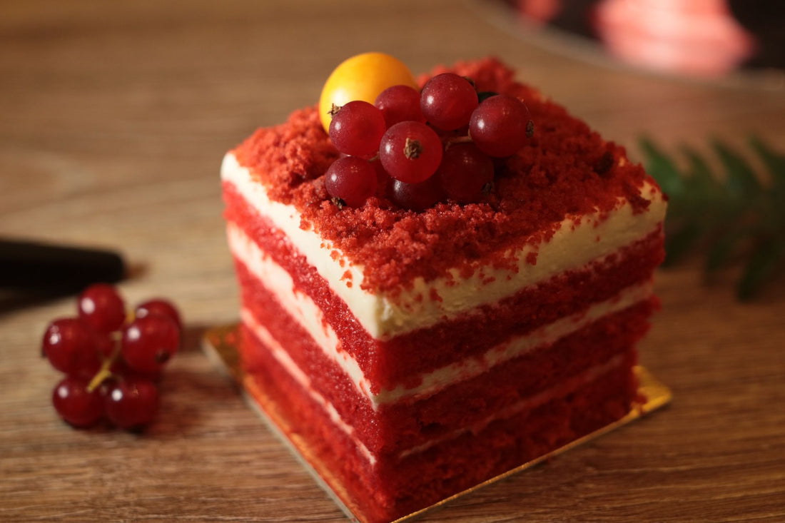 Foto apetitosa de red velvet em destaque, ilustrando a receita apresentada no blog Granuz