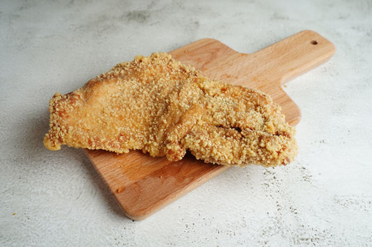 Foto apetitosa de frango à milanesa em destaque, ilustrando a receita apresentada no blog Granuz