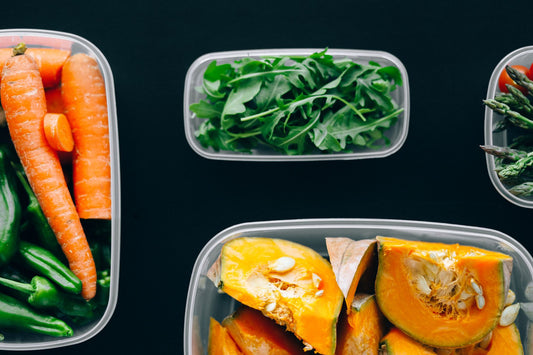 Cena de cozinha ilustrando meal prep de domingo, imagem de destaque do artigo do blog Granuz