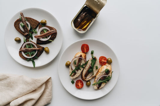 Foto apetitosa de escabeche de sardinha em destaque, ilustrando a receita apresentada no blog Granuz