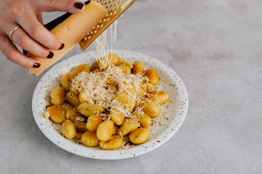Foto apetitosa de nhoque de batata em destaque, ilustrando a receita apresentada no blog Granuz