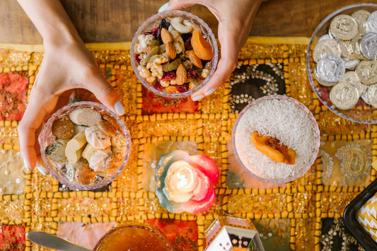 Foto apetitosa de arroz natalino com frutas secas e castanhas em destaque, ilustrando a receita apresentada no blog Granuz
