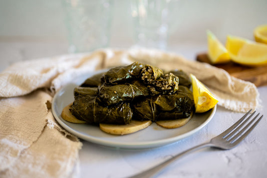 Foto apetitosa de warak enab em destaque, ilustrando a receita apresentada no blog Granuz