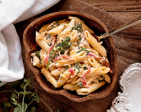 Foto apetitosa de salada de macarrão fria em destaque, ilustrando a receita apresentada no blog Granuz