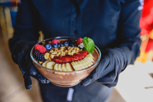 Cena de cozinha ilustrando açaí para vender, imagem de destaque do artigo do blog Granuz
